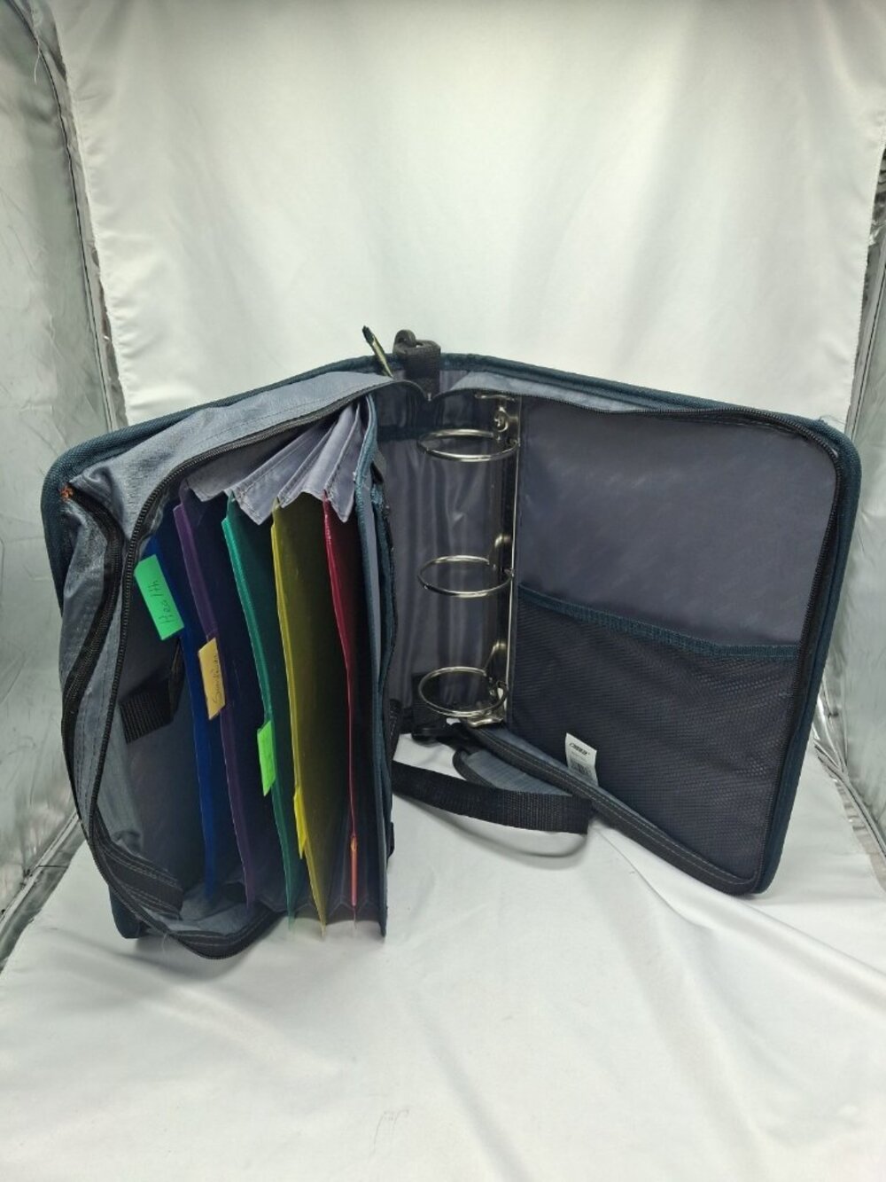 Case It Mighty Zip Tab 3 Inch Zipper Binder with Expanding File Fold - - Picture 5 of 6